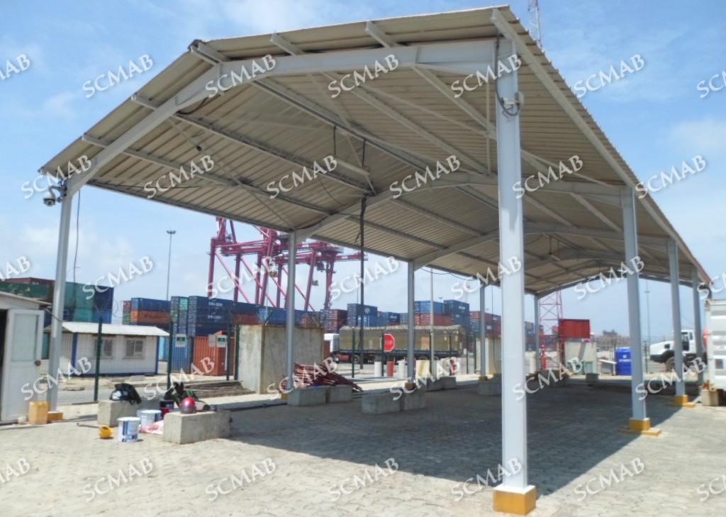 Hangar métallique pour zone de stockage portuaire